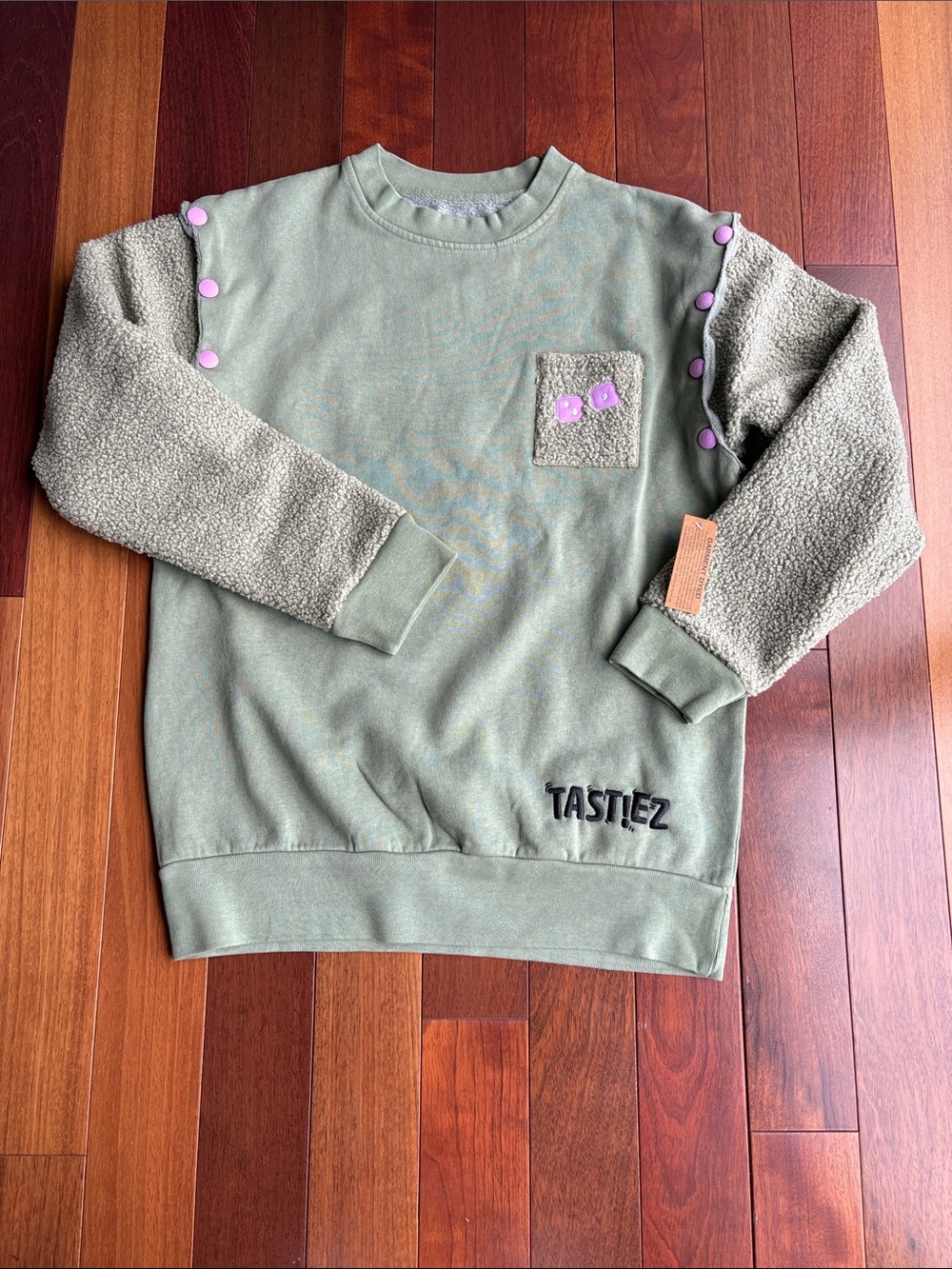 Tastiez Olive Green Crewneck Sweatshirt with Lilac Button Accents and Sweatpants